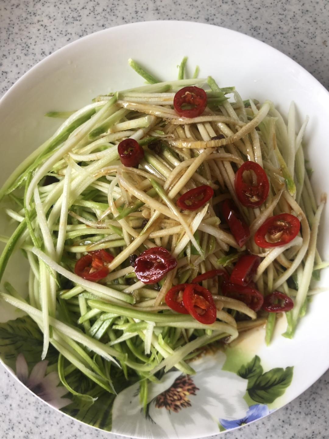 捞拌角瓜丝（西葫芦）