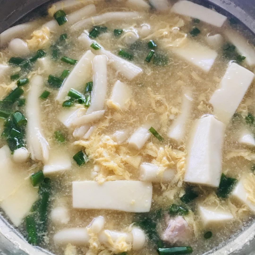 家常美味—海鲜菇豆腐羹