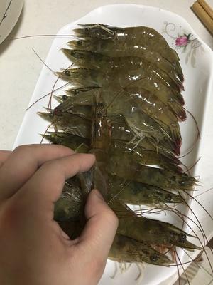 蒜蓉油滚虾的做法 步骤1