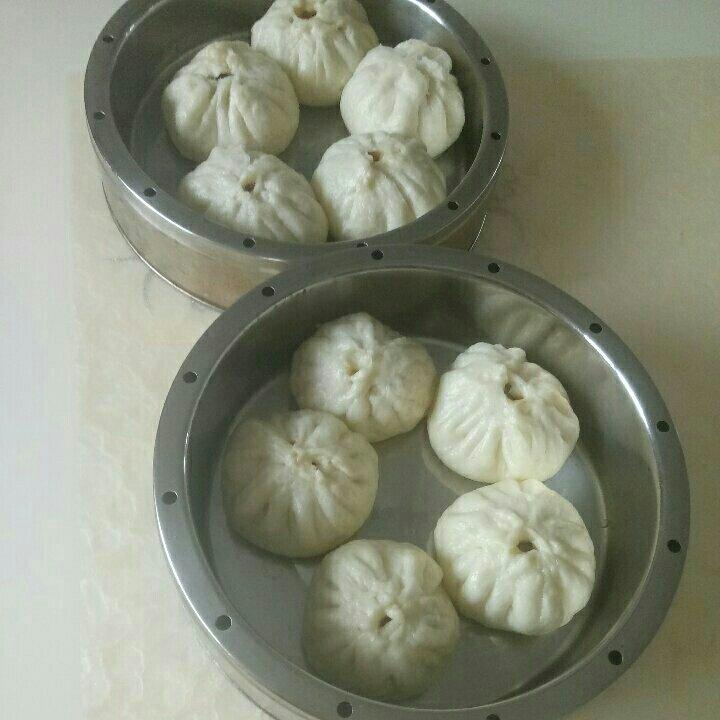 松软多汁的肉包子