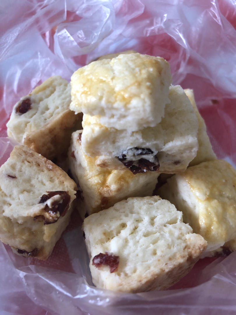 简单的蔓越莓淡奶油小司康