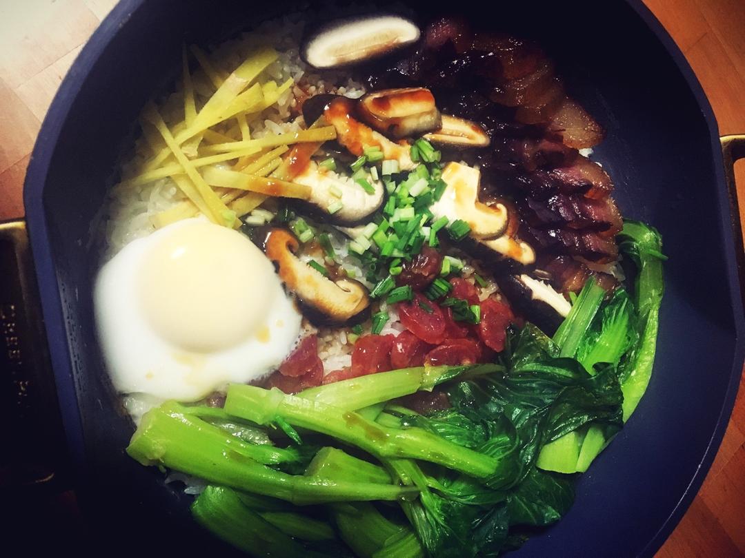 广式腊味煲仔饭