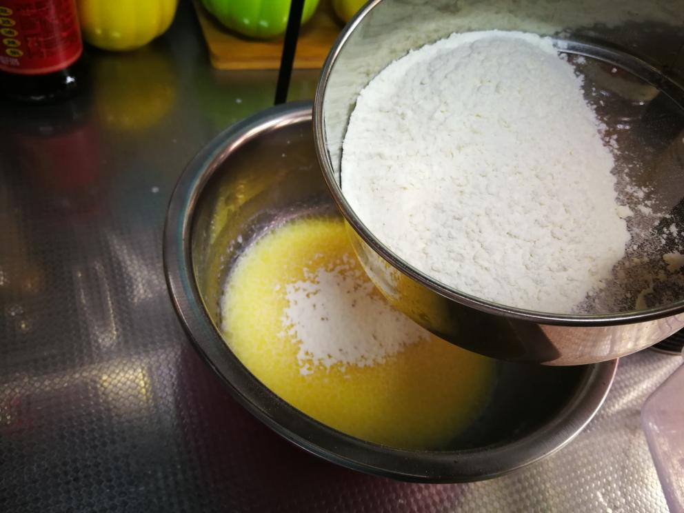 可可戚风蛋糕——数次实验后的最终数据的做法 步骤2