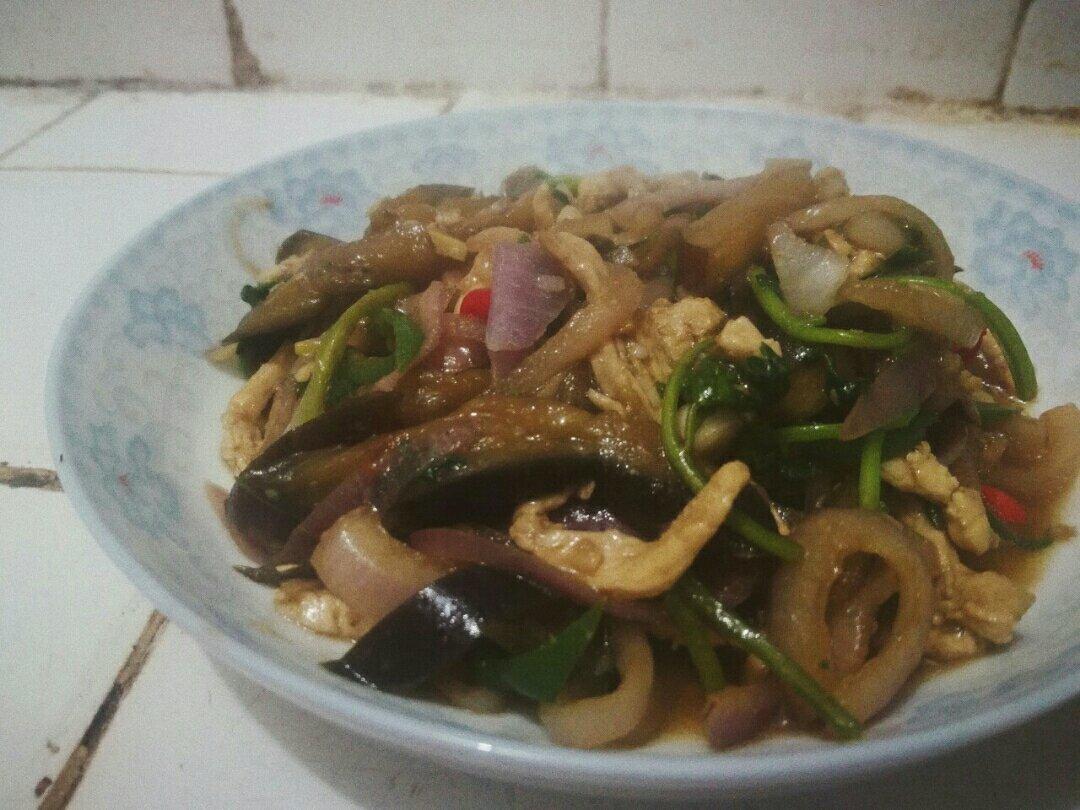 一道不用很多油就可以炒得很漂亮茄子炒肉（末）