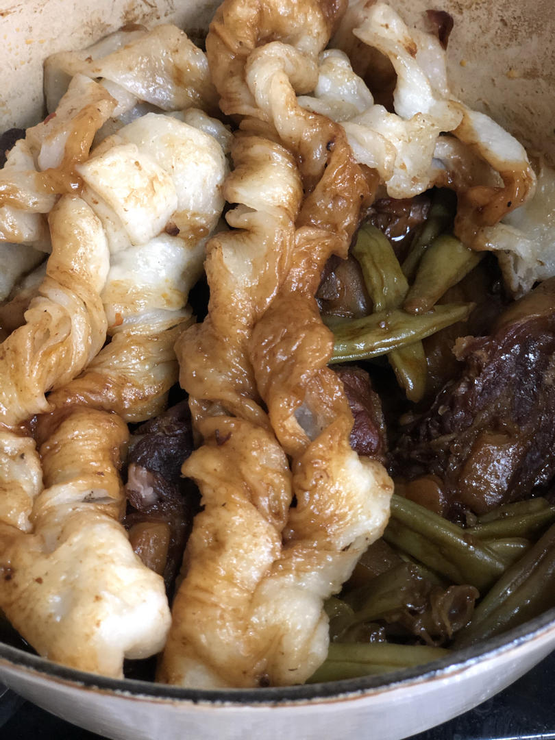 懒人一锅烩——排骨扁豆焖卷子