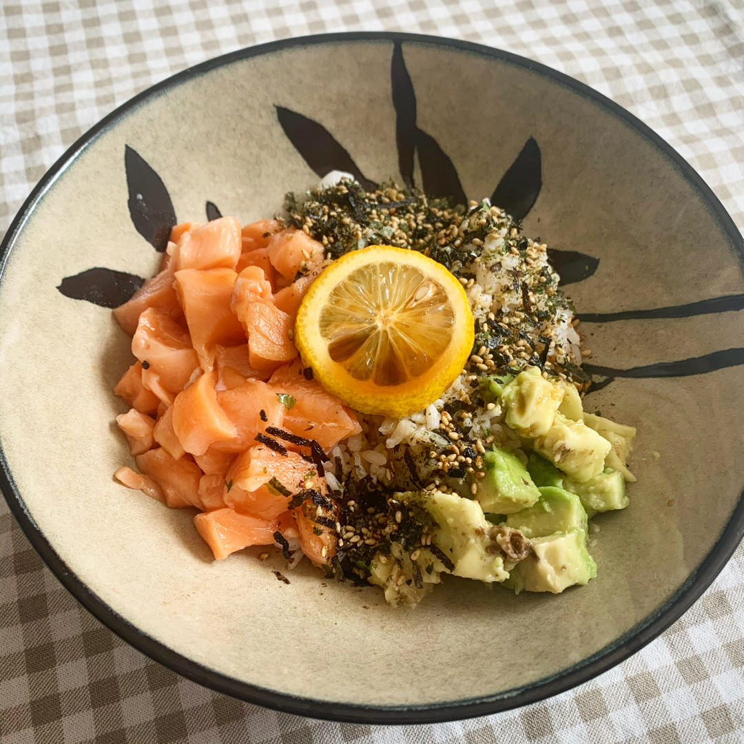 三文鱼牛油果拌饭