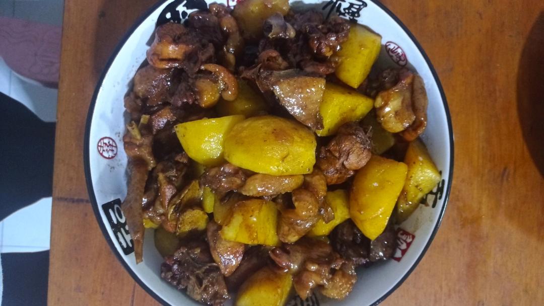 妈妈的土豆炖鸡块