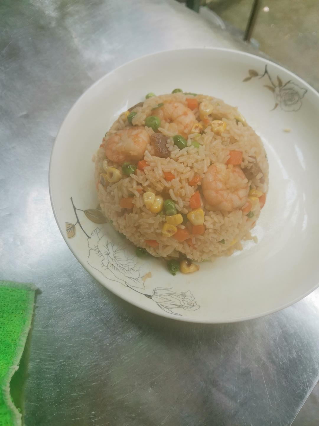 虾仁菠萝炒饭