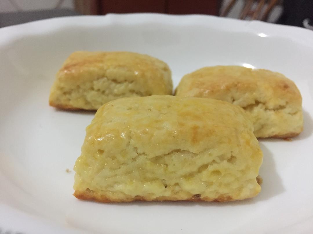 【视频】3分钟 奶油司康Scone(可能是世界上最快手的司康) 消耗淡奶油～