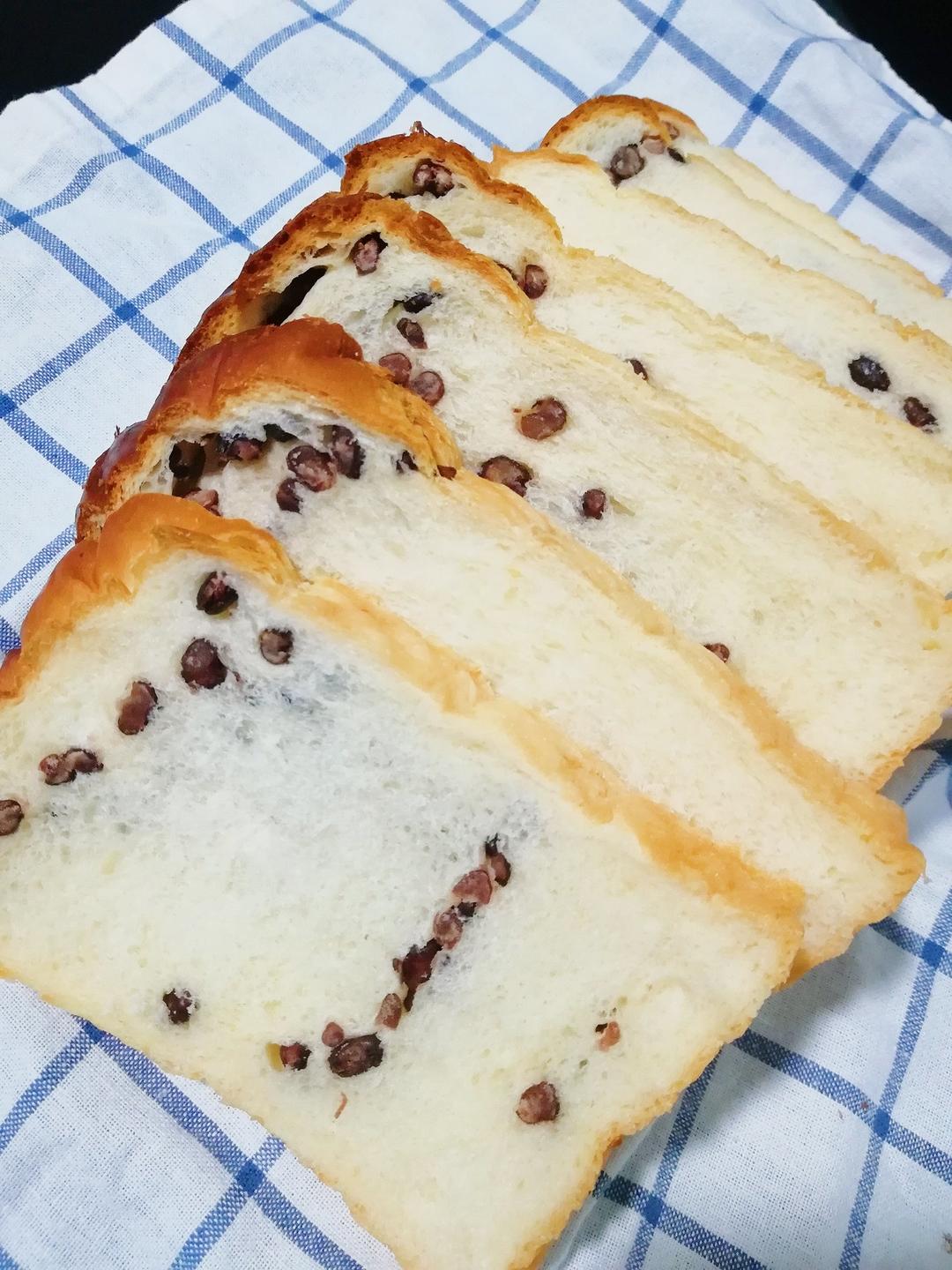 面包 红豆吐司～好吃的昏过去 一瓣心香_qsue做的红豆吐司～好吃的昏