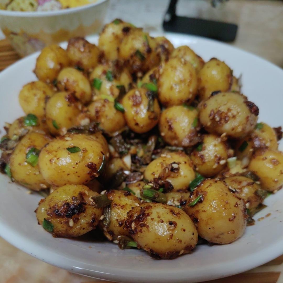 恩施小土豆|香煎土豆有小吃摊那味儿了！