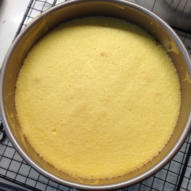 超简单完美戚风蛋糕（6寸2蛋）附打发、翻拌、脱模视频