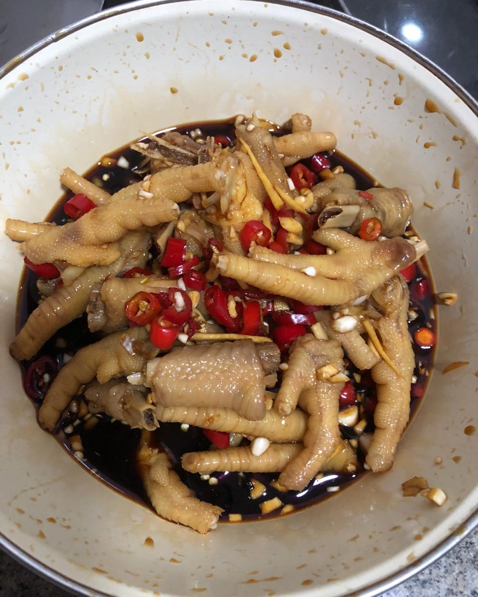停不下来的秘制凉拌鸡爪