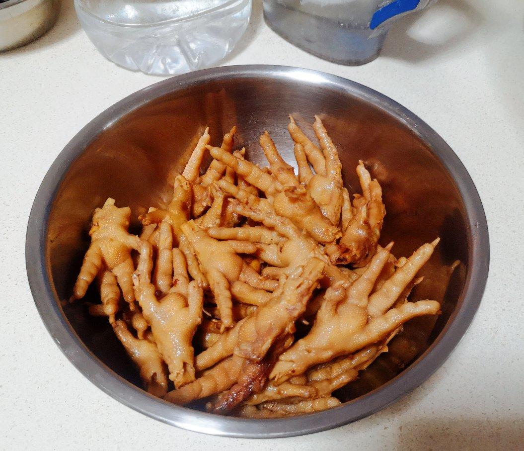 好吃到手指都吃掉的卤鸡爪