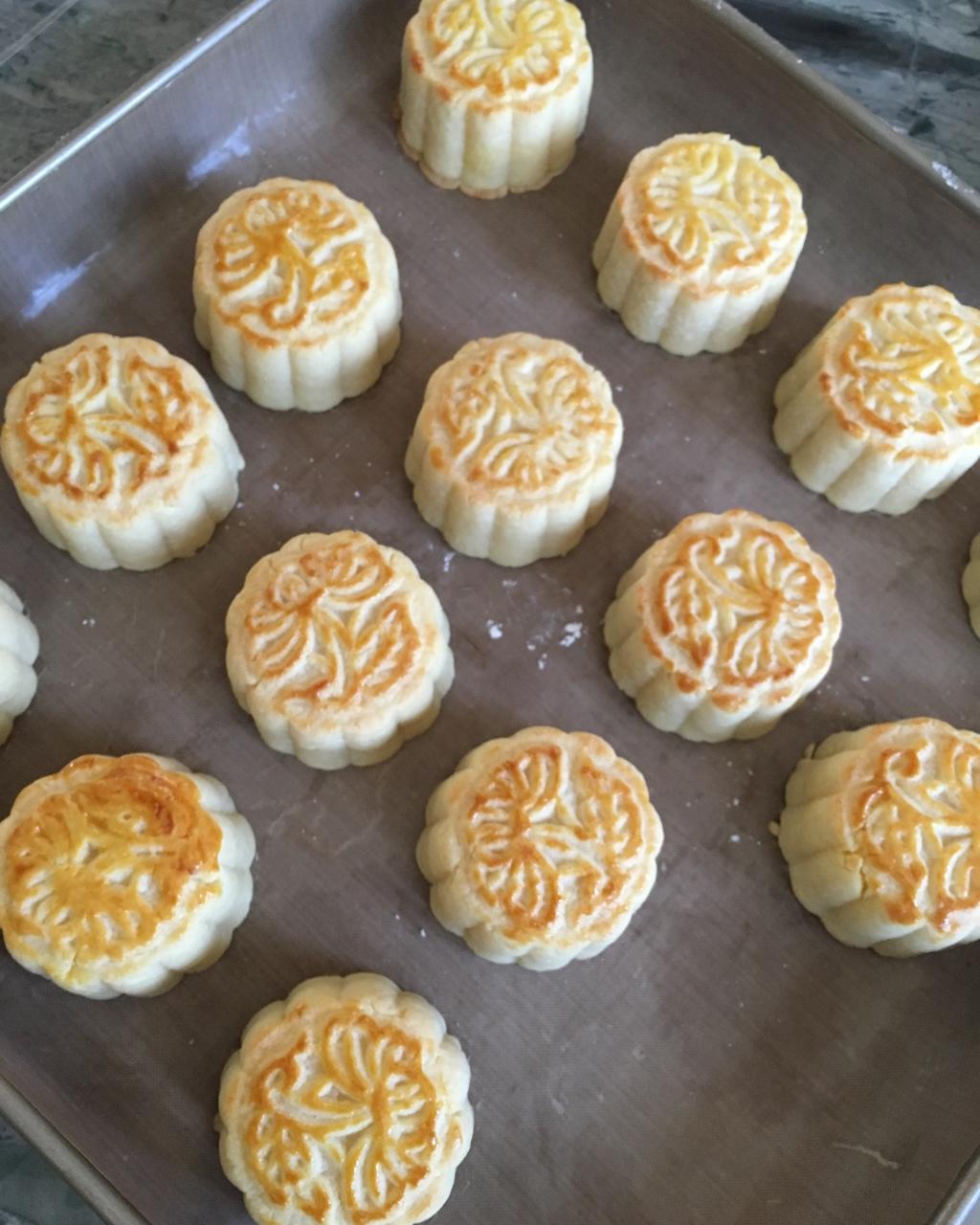 酥皮奶黄月饼