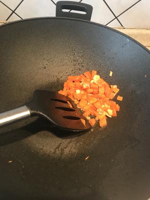 留住春天的咸菜胡萝卜香菇炒豆瓣的做法 步骤1