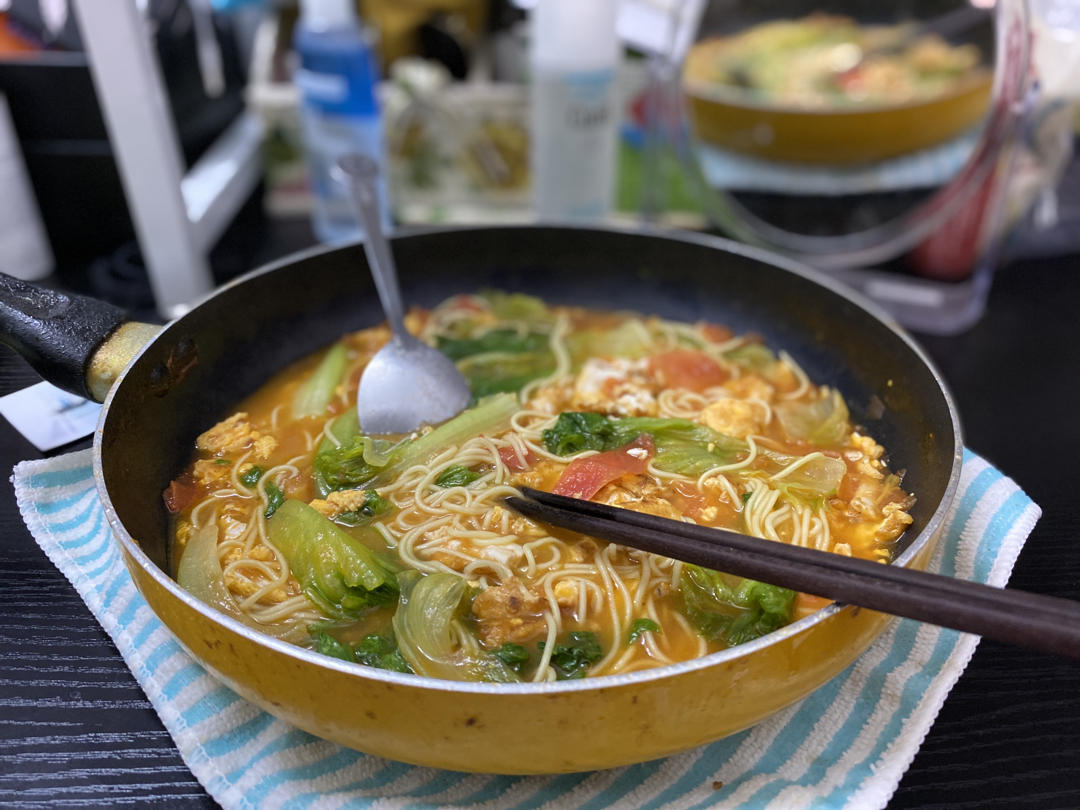 恨不得抱着锅舔的番茄鸡蛋面