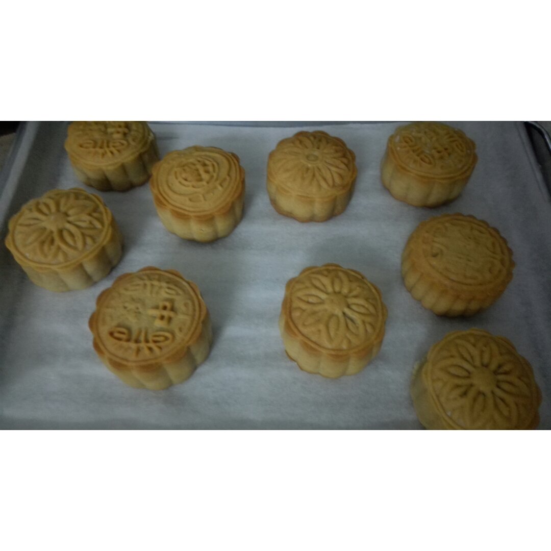 广式月饼—蛋黄莲蓉月饼