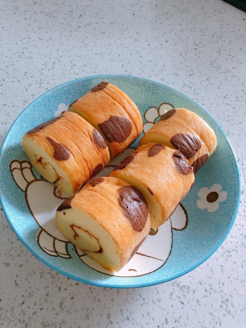 可爱奶牛蛋糕卷