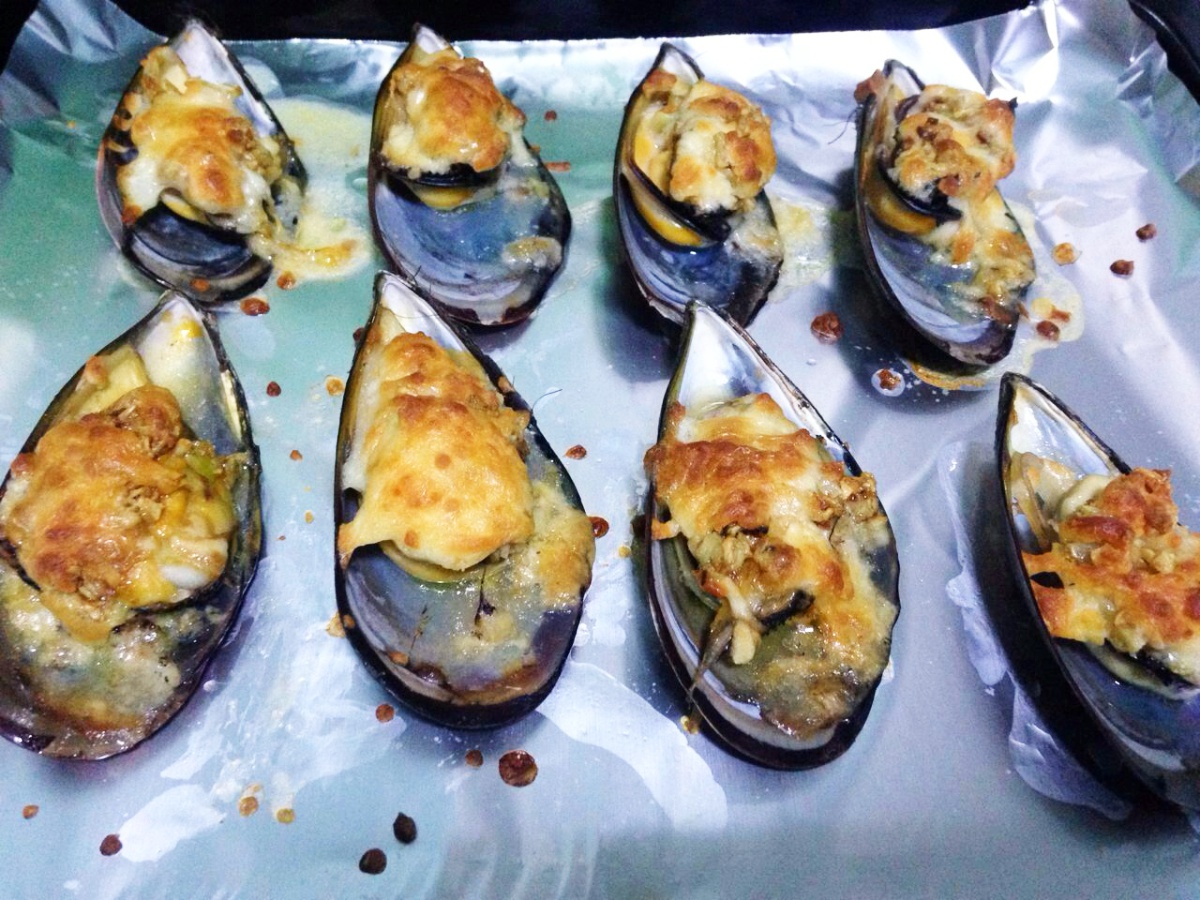 蒜茸芝士烤青口