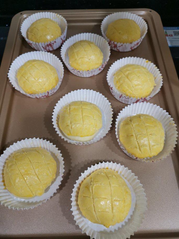 好吃到炸裂的港式菠萝包（附带制作酥皮的小视频）