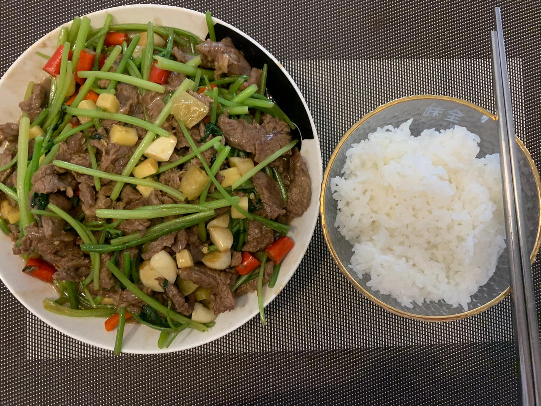 小炒黄牛肉，肉嫩味香！太好吃了简直是米饭杀手！