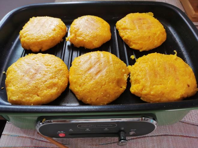 传统玉米面饼的两种做法（饽饽）的做法