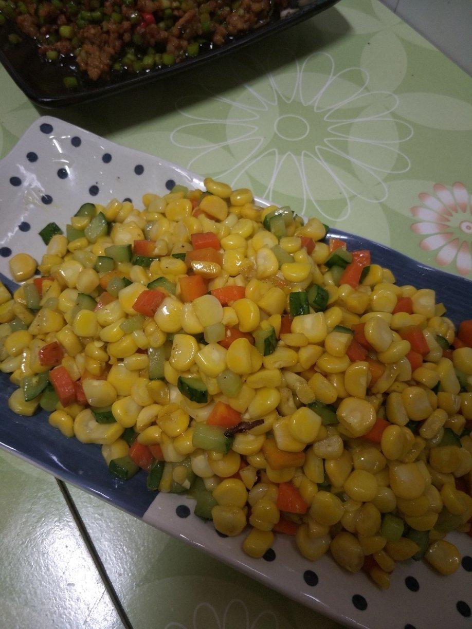 胡萝卜玉米炒黄瓜