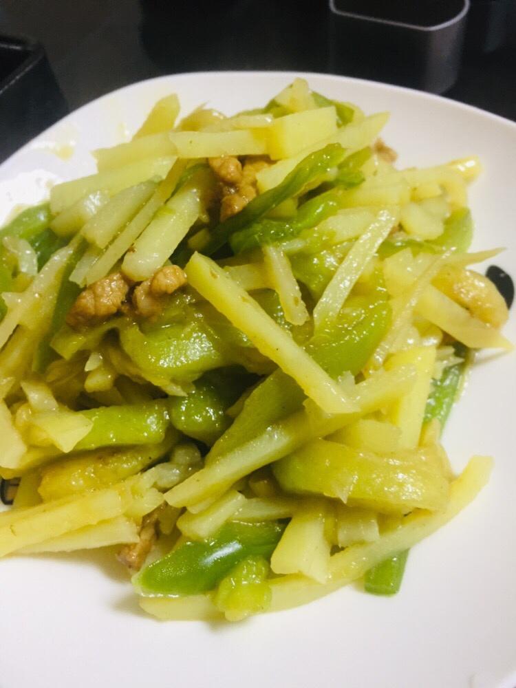 炒土豆条 辣椒条 茄子条 肉