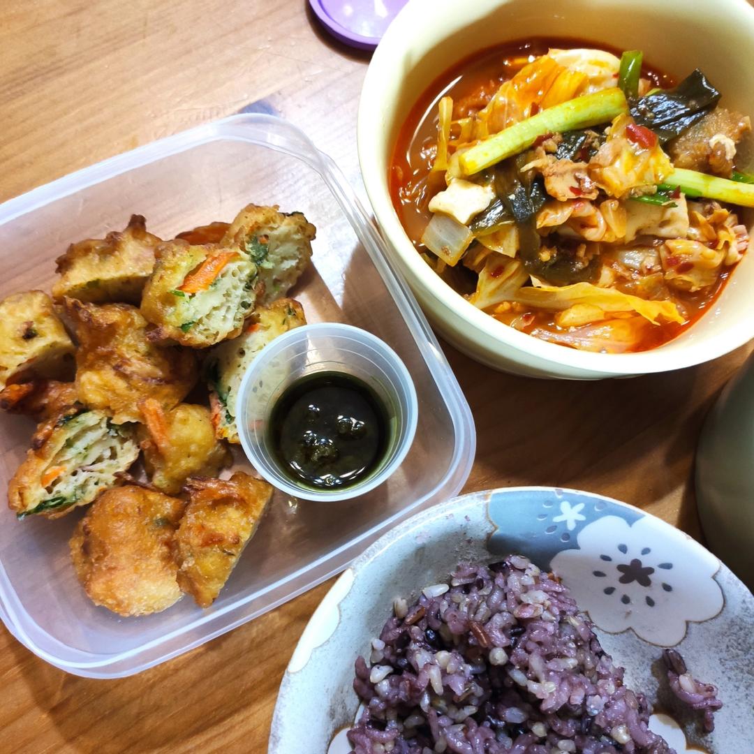 참치김치찌개
金枪鱼泡菜汤