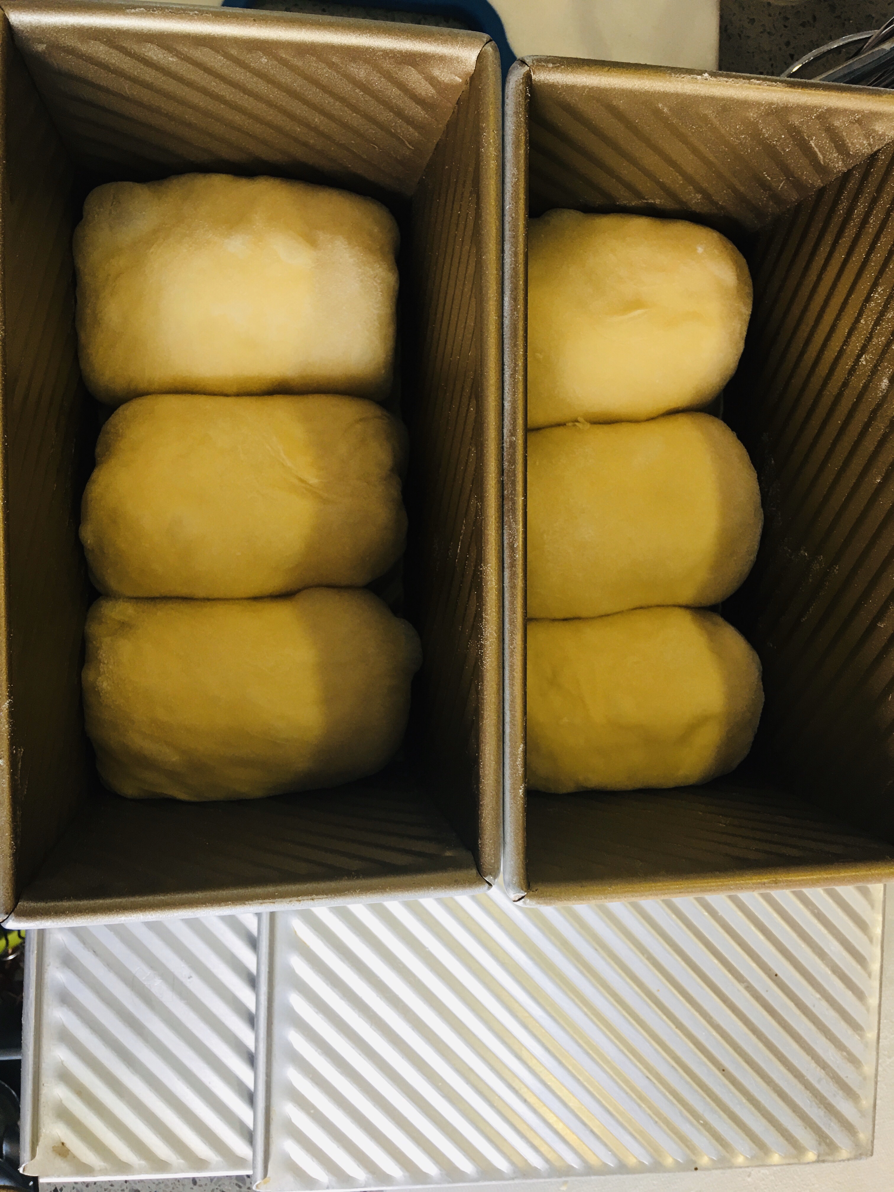 柔软拉丝的吐司面包及其变身：花式小面包的做法 步骤4