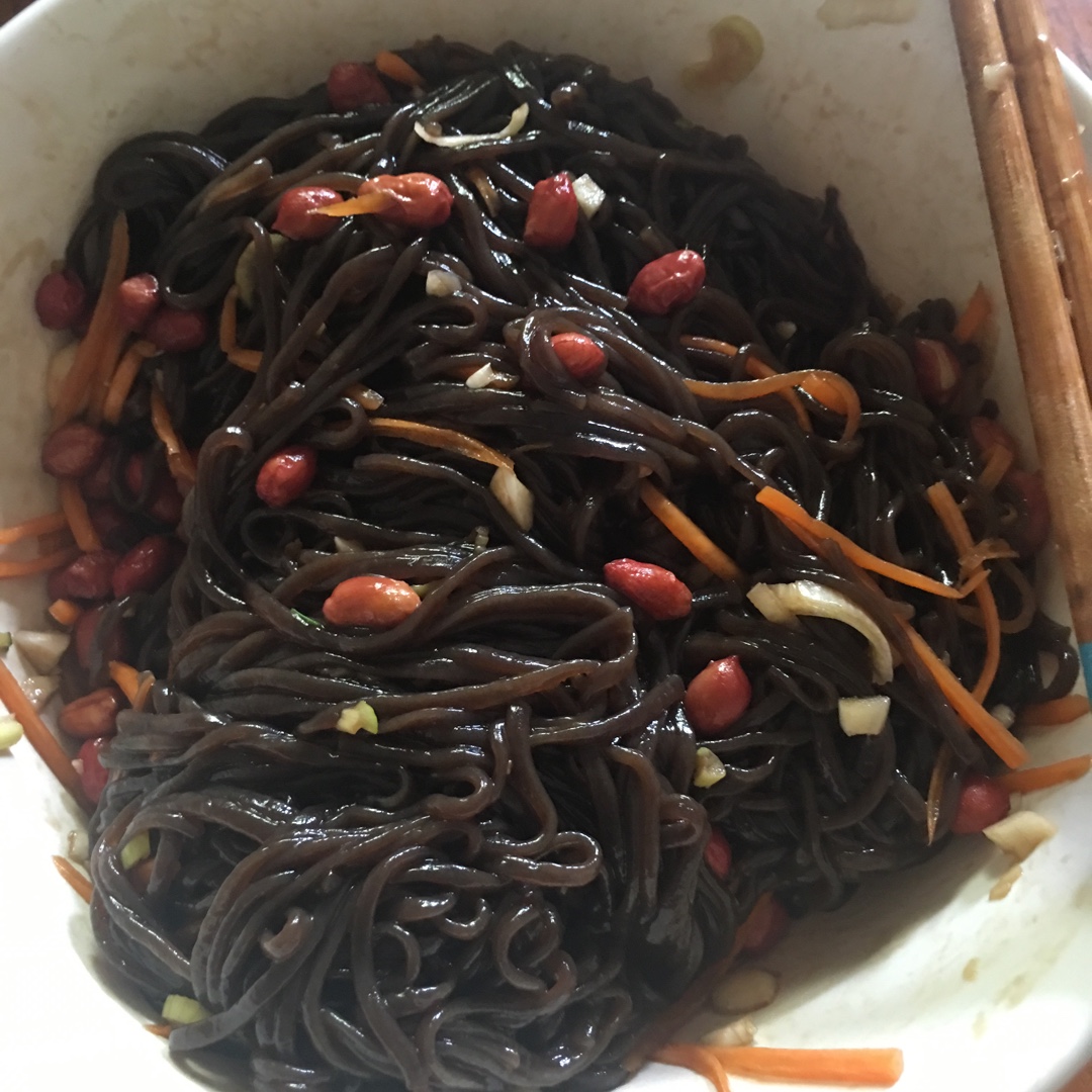 凉拌蕨根粉