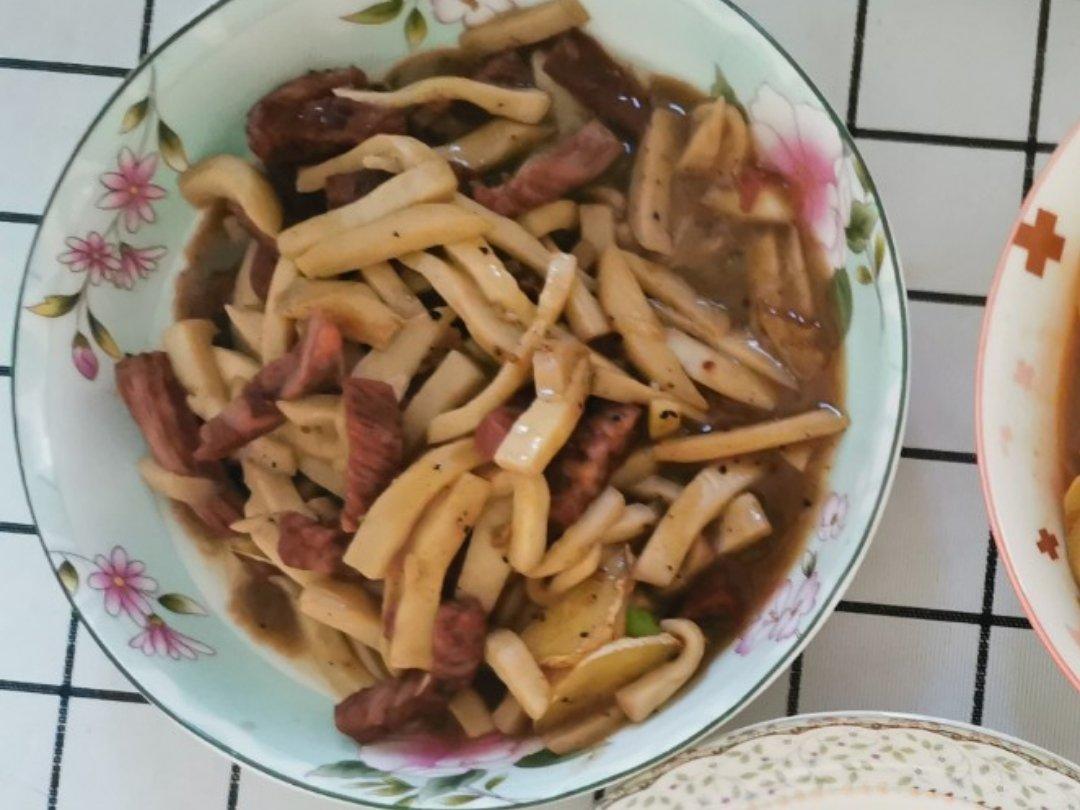 杏鲍菇炒牛排粒（超快手）