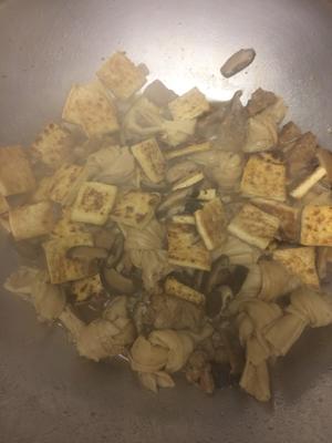 鲜香腐竹香菇烧豆腐的做法 步骤8