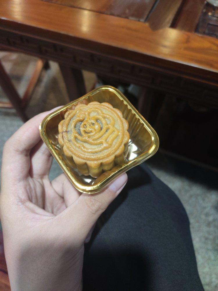 广式月饼—蛋黄莲蓉月饼
