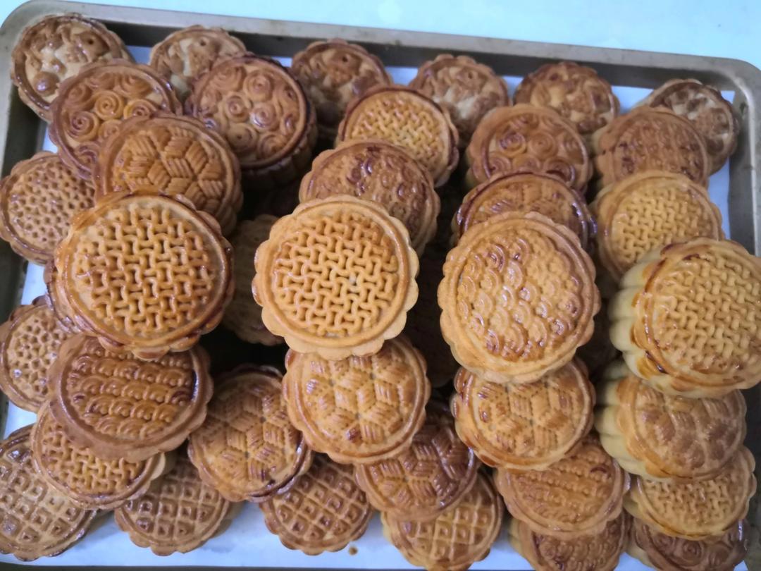 广式月饼—蛋黄芝麻月饼