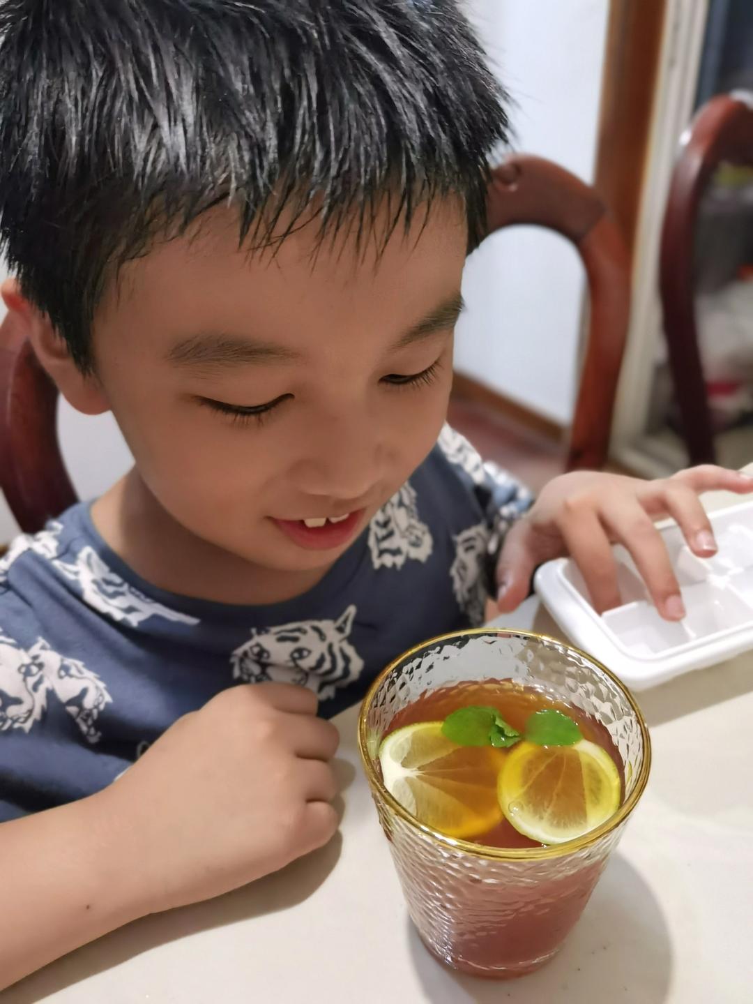在家也能做出好喝的手锤柠檬茶！