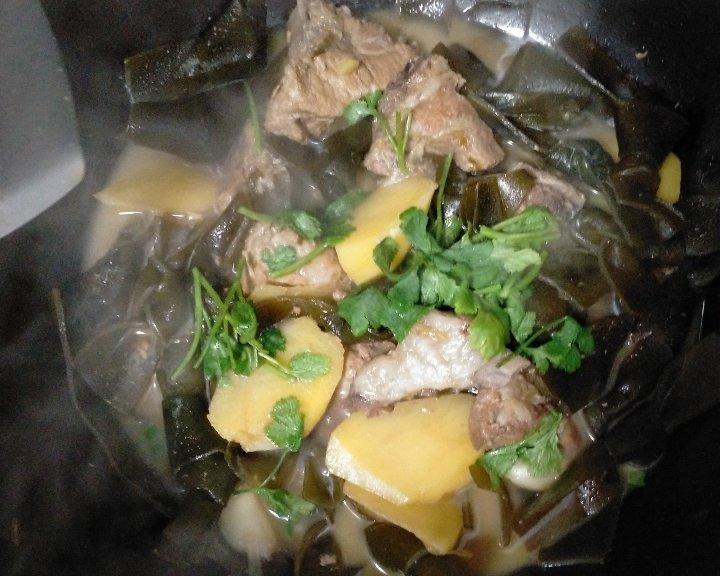 海带结土豆炖排骨