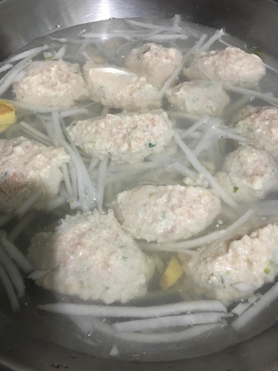 【10分钟系列】白萝卜豆腐圆子汤