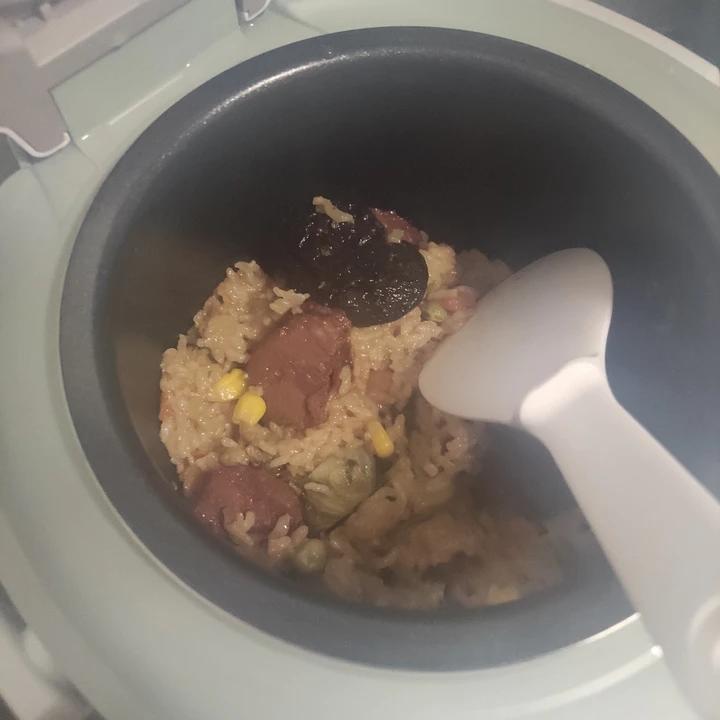 懒人电饭锅香肠焖饭/煲仔饭