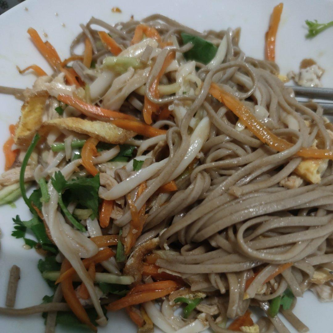 谁说减脂餐都没滋没味，试试这道凉拌荞麦面