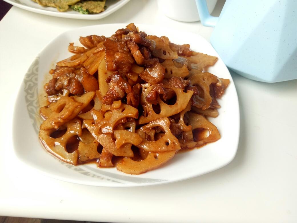 糖醋五花肉炒藕片的做法