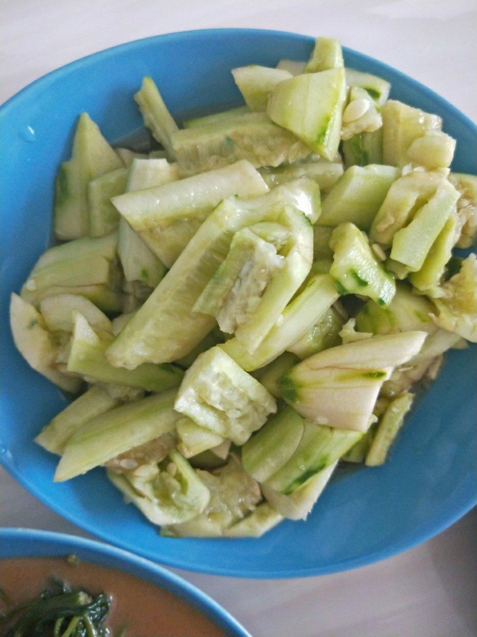 荆芥拌刀拍黄瓜