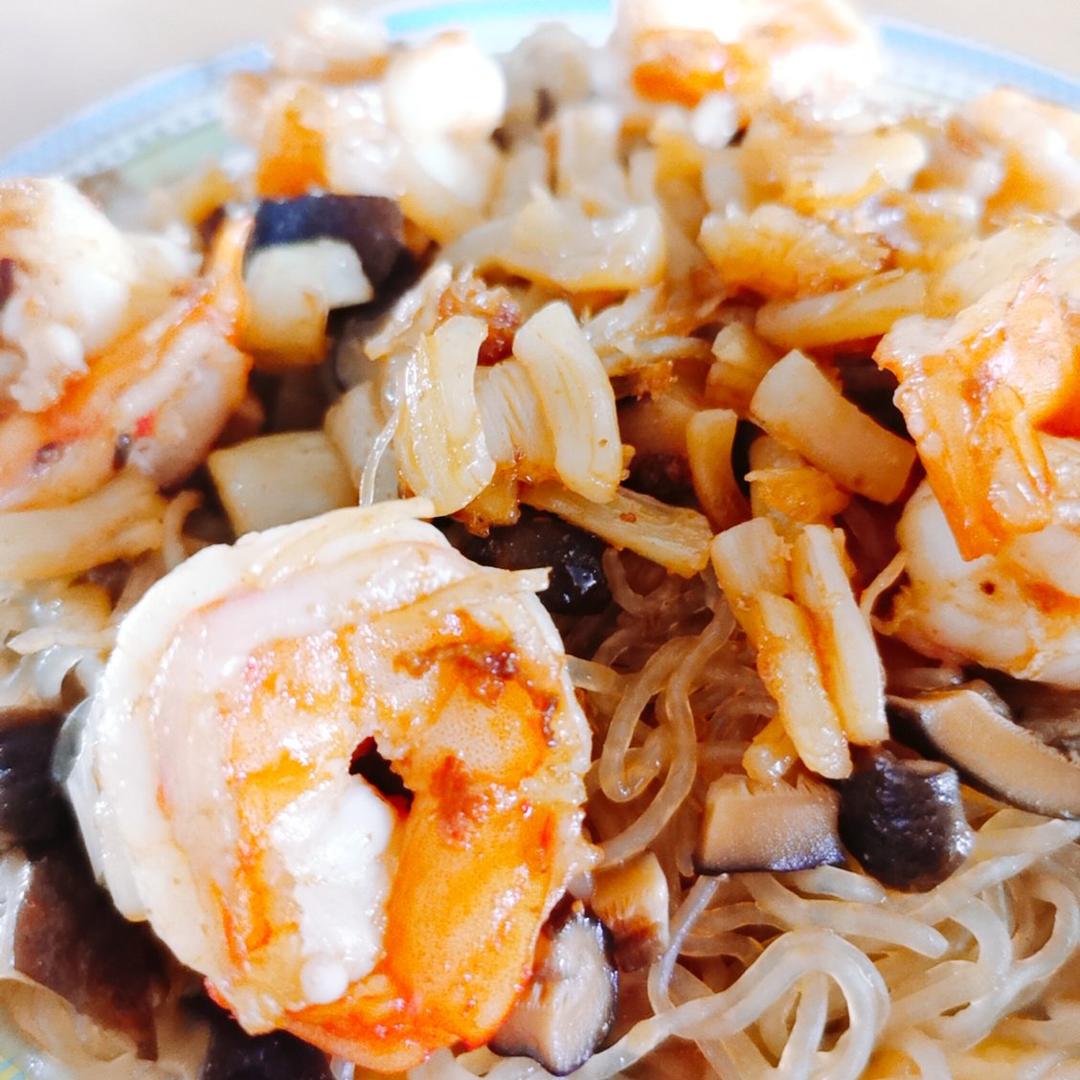 去餐厅必点的粤式虾皇粉丝煲