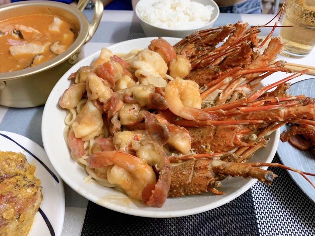 老广东酒楼的龙虾伊面