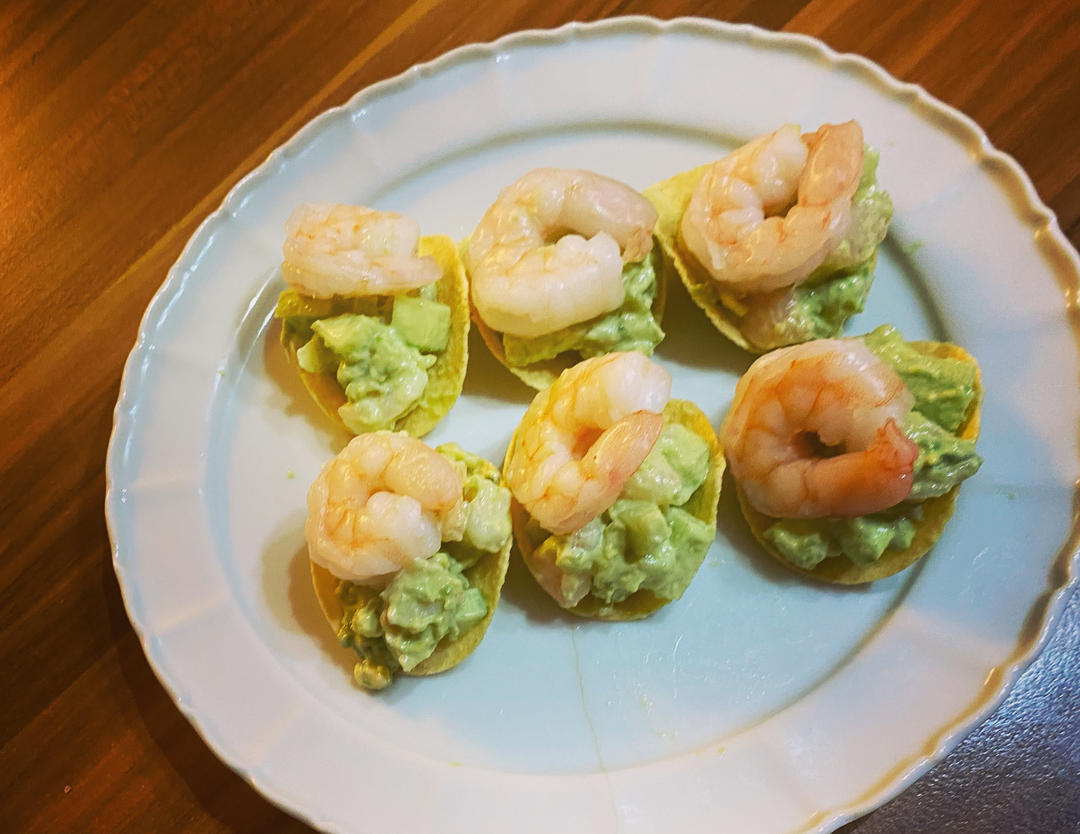 薯片牛油果大虾沙拉