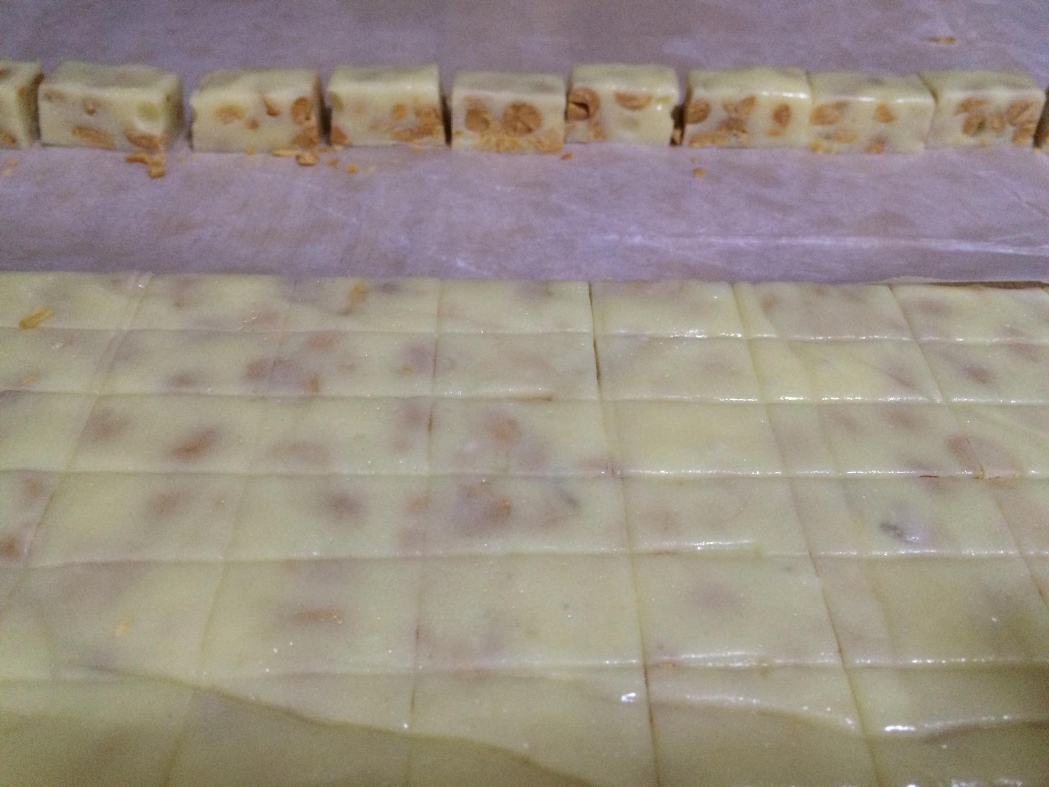 牛轧糖切块均匀的方法的做法 步骤2