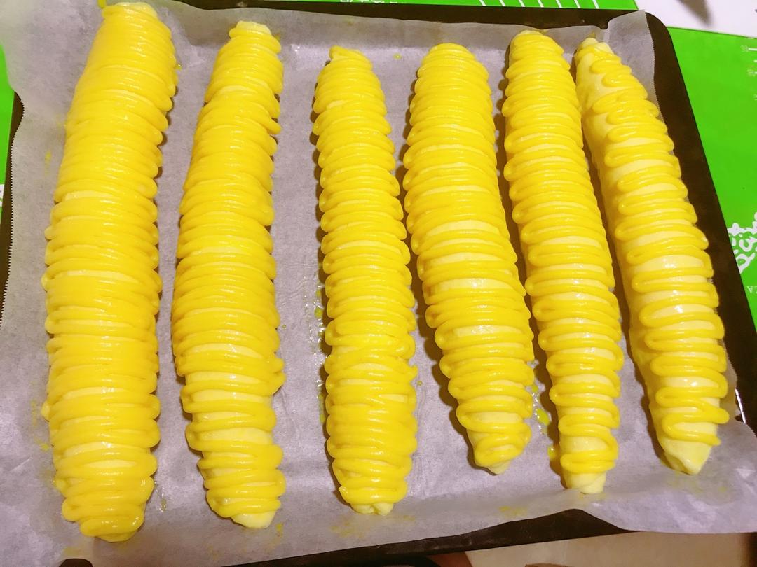 面包房里最受欢迎的毛毛虫面包