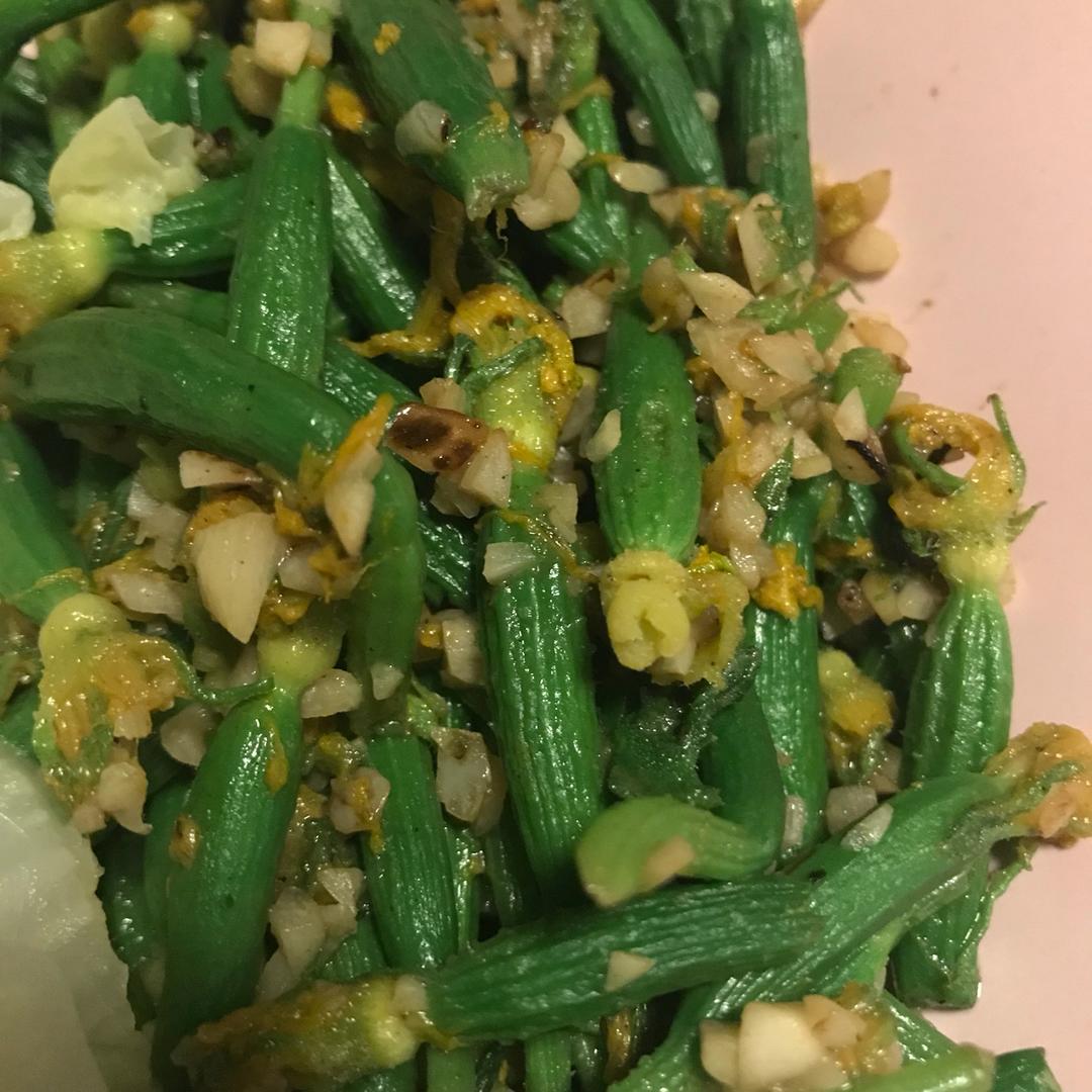 清炒顶花黄瓜仔