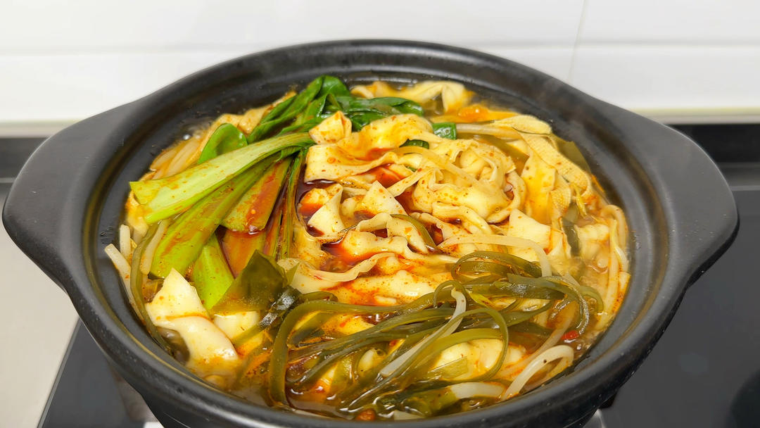 下班回家五分钟搞定的砂锅面，香辣过瘾，比快餐店的还好吃